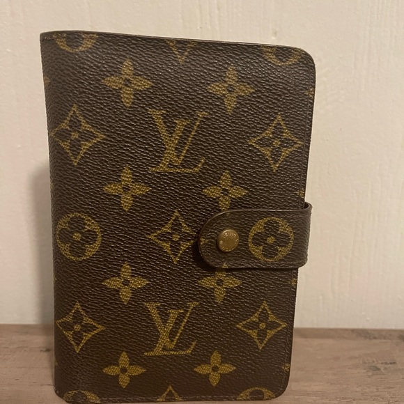 Louis Vuitton French Wallet - Picture 1 of 6